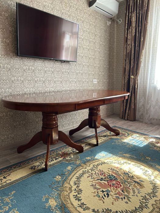 Стол гостиный , в отличном состоянии