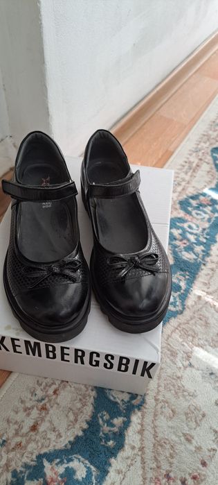 Продам школьные туфли 36 р. Турция
