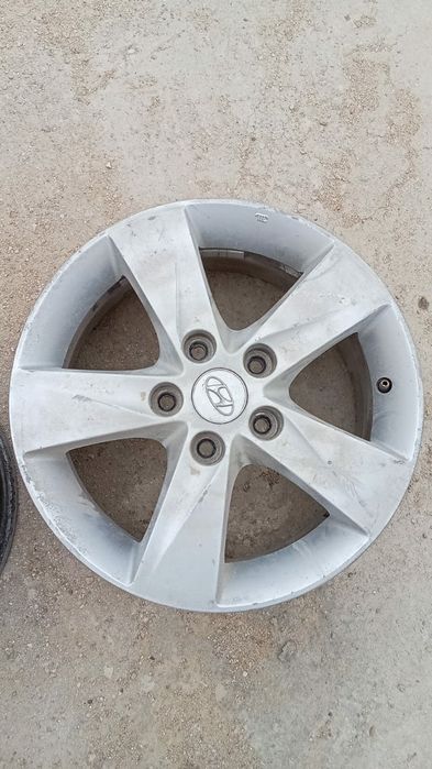 Продам диски Хюндай Элантра R16