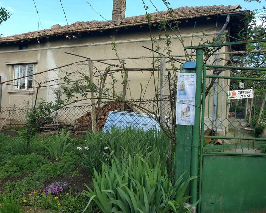 Продавам къща в кв. Бряг