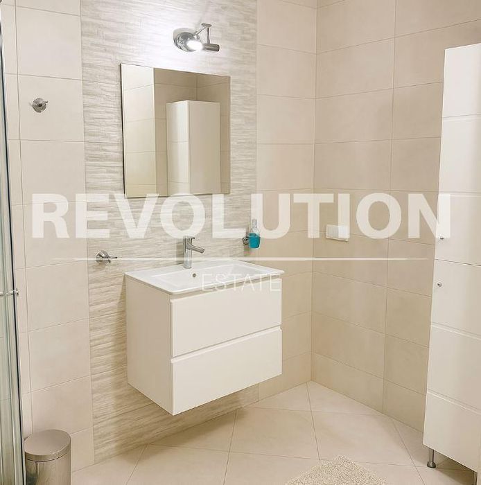 Дава се под наем Двустаен апартамент в Варна, Център - 95 кв.м за 847.62 € - Снимка #6