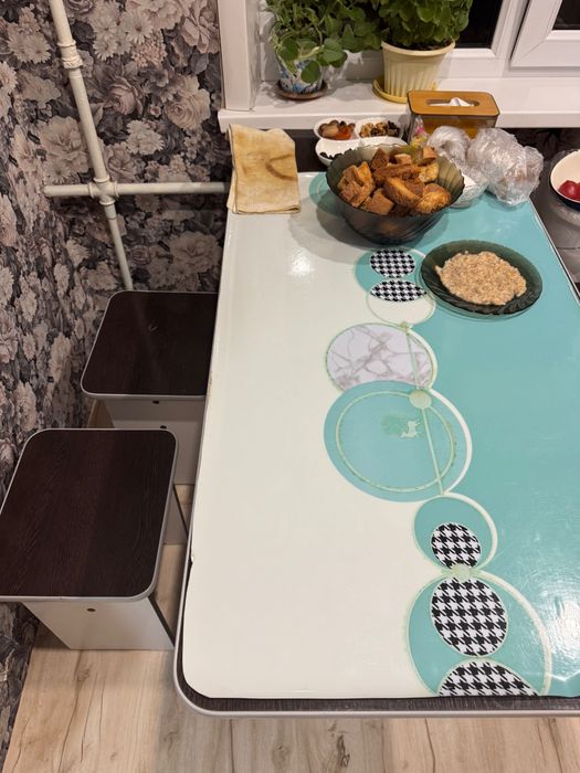 Продам стол со стульями