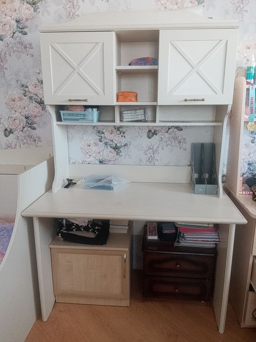 Продам письменный столик. Производство Украина.