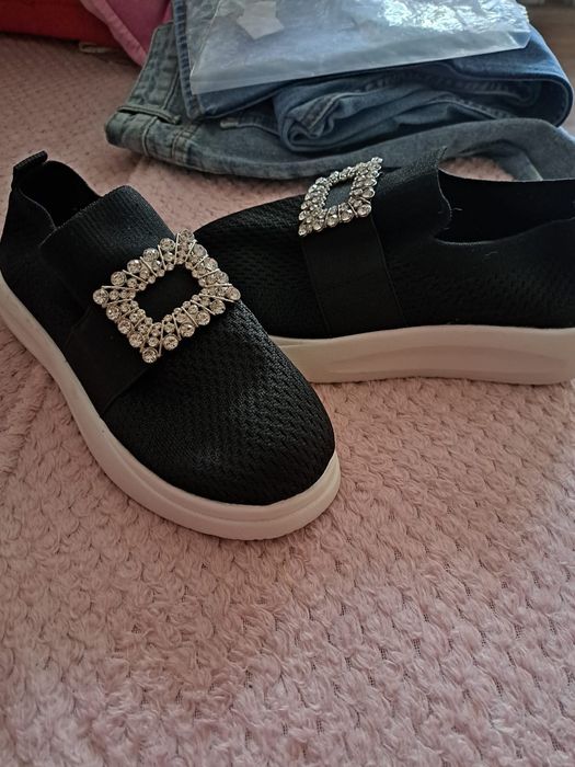 Продам женскую обувь размер 39