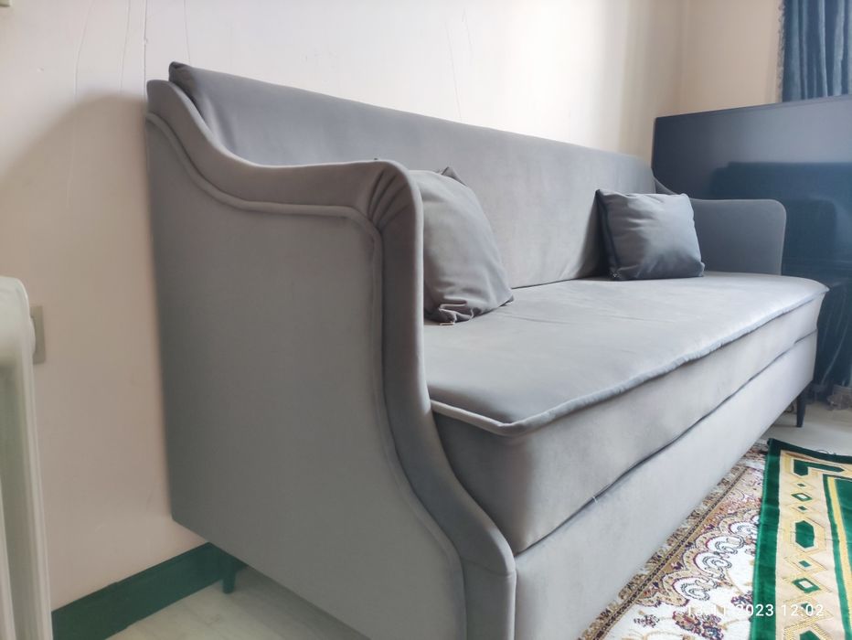 Продам новый дизайнерский диванчик