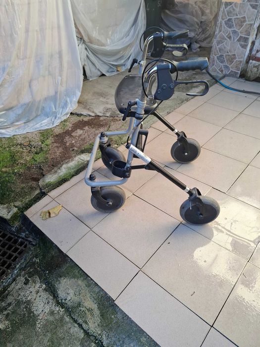 Carucior cu rotile pentru handicap