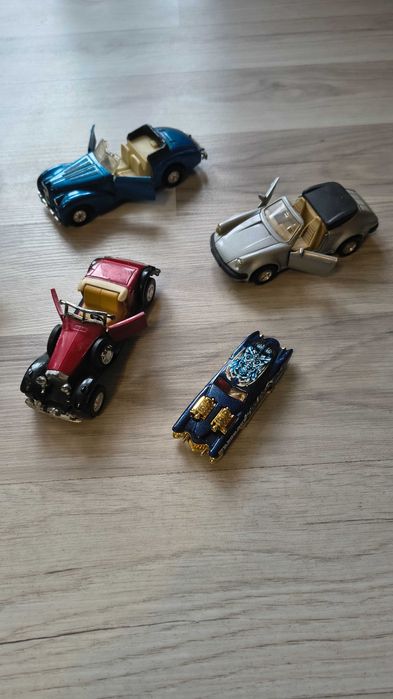 Метални колички масивни