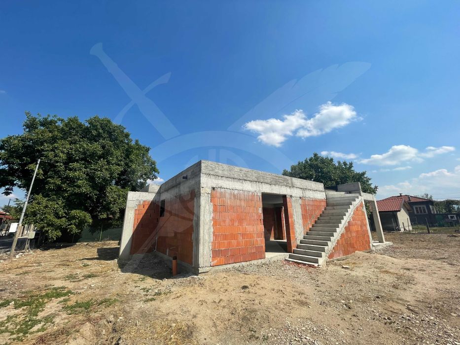 Самостоятелна къща в село Катуница