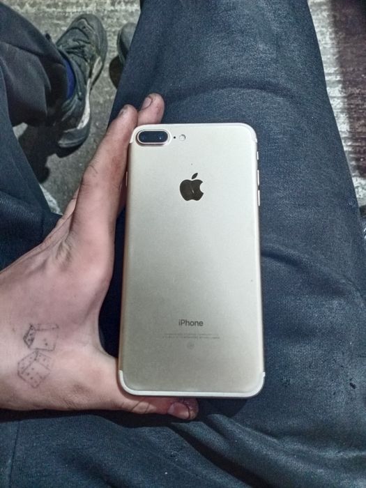 Продам Айфон 7 plus 128гб