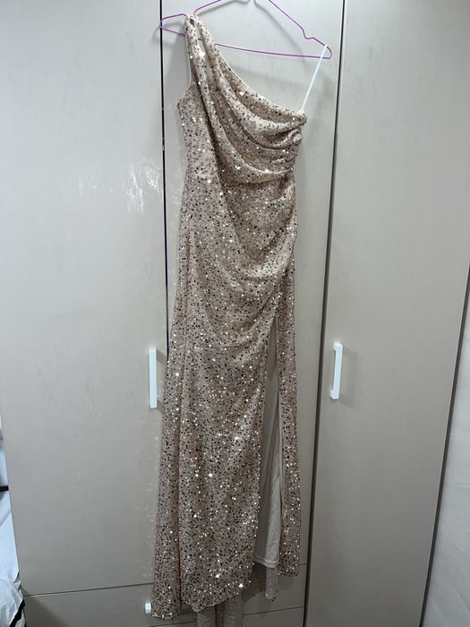 Златиста официална рокля