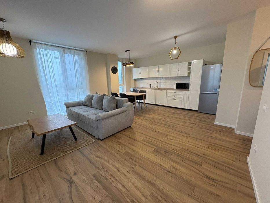 Inchiriez apartament PRIMA INCHIRIERE 2 camere + 2 locuri parcare private!
