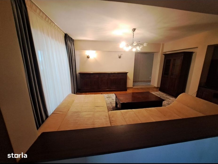 Apartament 3 camere, Decebal, 900 EUR/lună