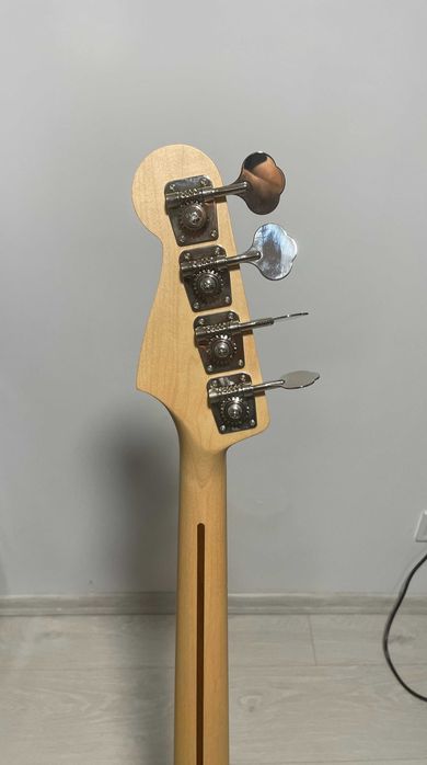 Бас китара Fender Jazz Bass