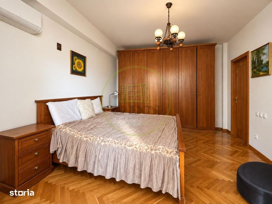 Vila premium cu piscina, 334 mp utili, 12 camere,  teren de 700 mp -A