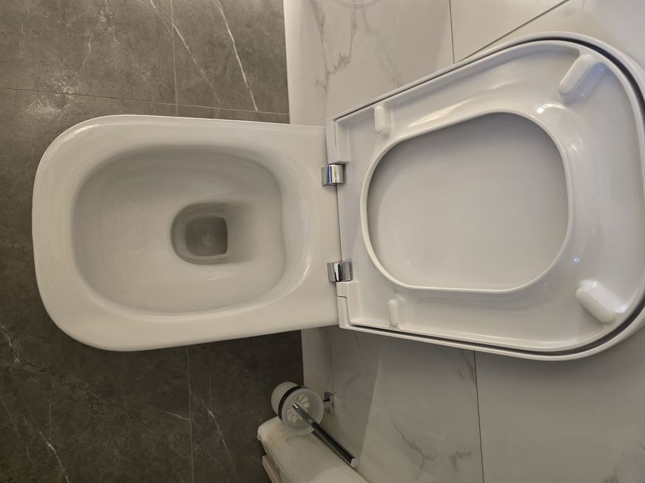 Фарфоровый неиспользованный унитаз Roca The Gap