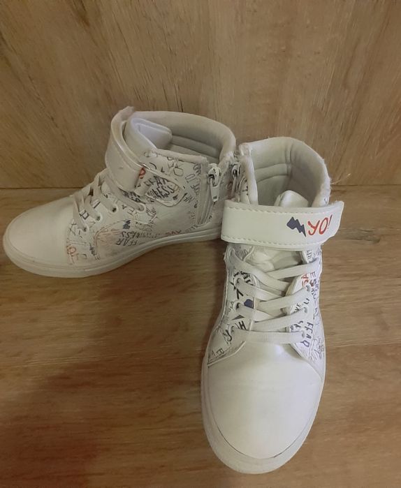 Високи кецки Lc Waikiki и гуменки Мат стар