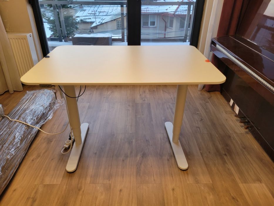 Birou  cu înălțime reglabila sistem electric Ikea