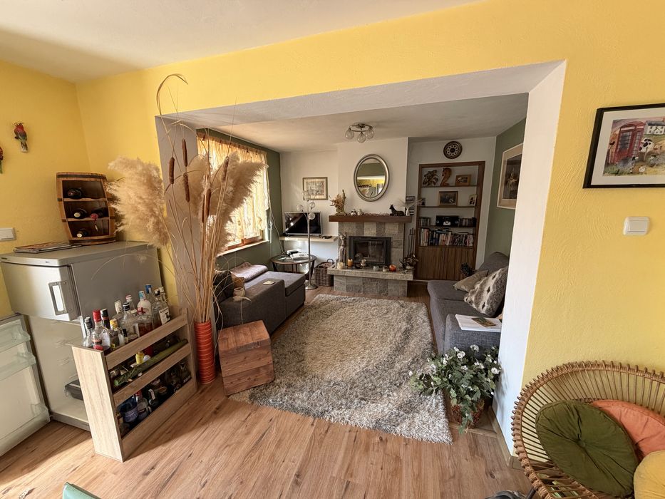 Двуетажна къща в с. Габарево