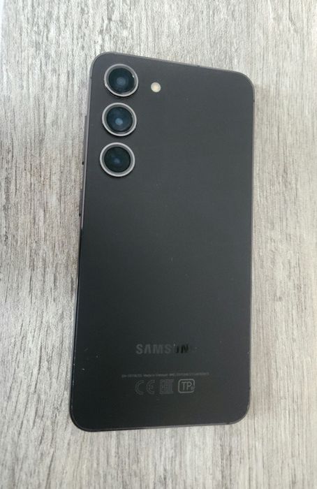 Samsung Galaxy S23 128гб в идеале