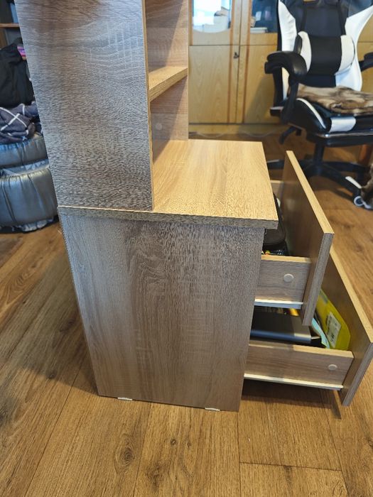 Продам небольшой комод с полкой