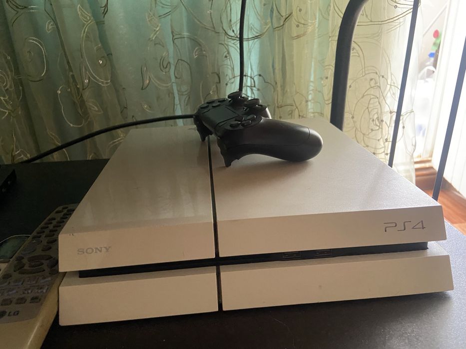 Продам PS4-FAT….