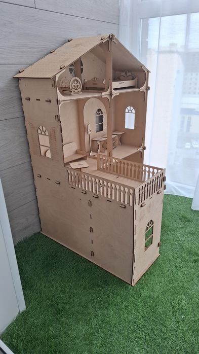 Продам кукольный домик с мебелью