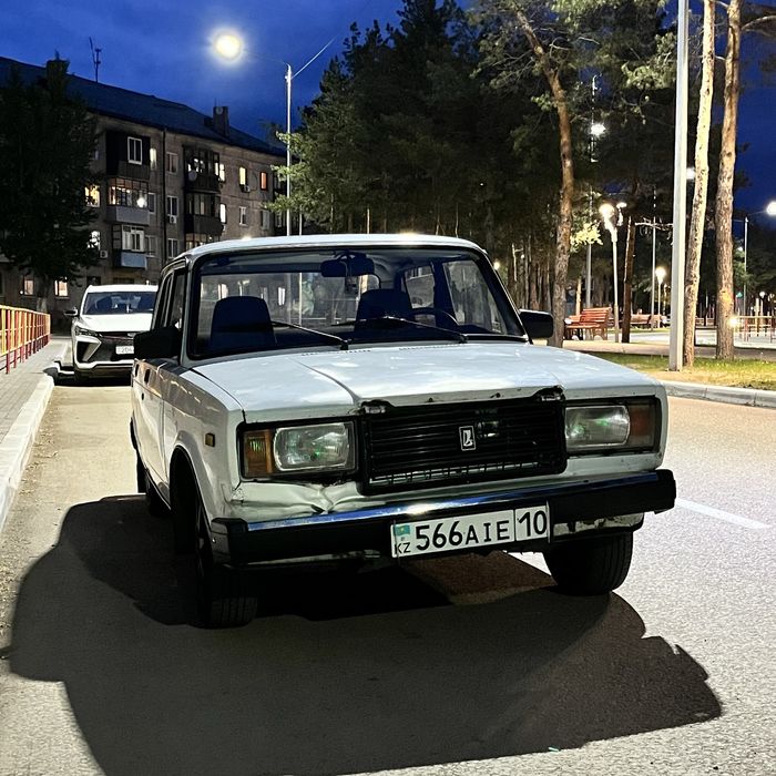 ВАЗ 2107 на бодром ходу