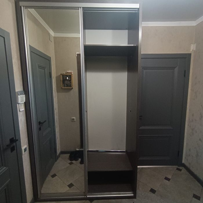 Шкаф купе в хорошем состоянии