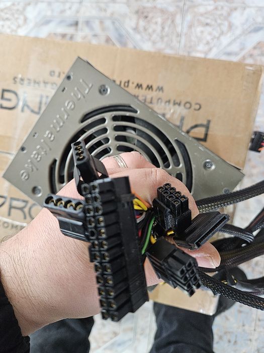 Sursa thermaltake 1000w
