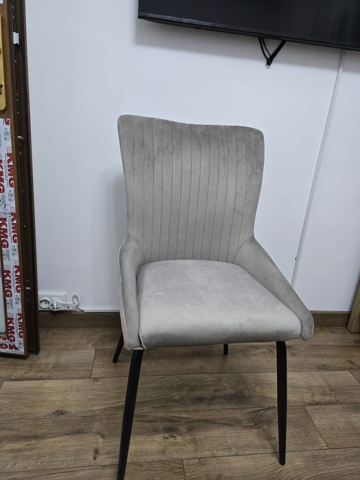 Scaun nou,culoare bej-capuccino