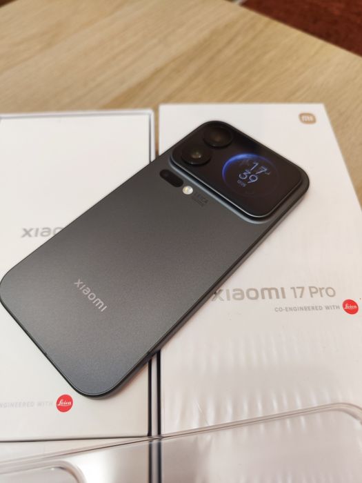 Продавам Xiaomi 17 Pro – 12GB RAM / 256GB ROM