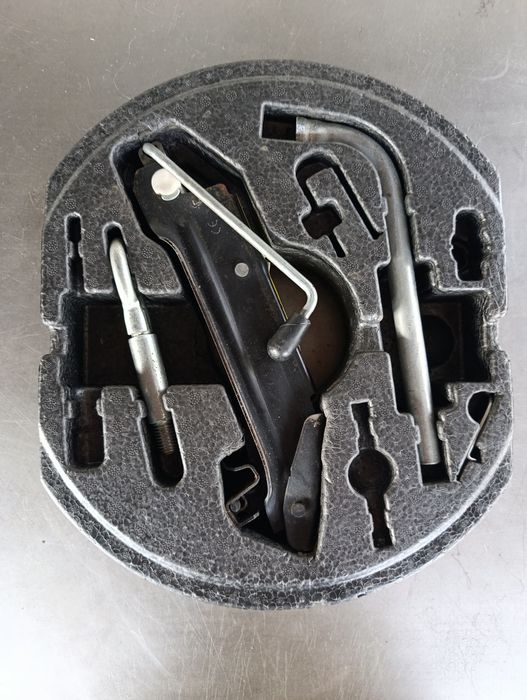 Cric Audi A3 A4 A6/ Vw Golf 6 7 8 Passat B6 B7B8/Octavia Scala Rapid/Seat Leon Exeo