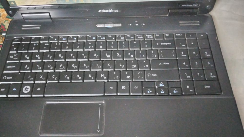 Ноутбук Эмошн Е725