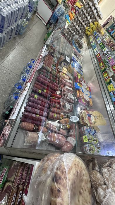 Продам холодильную витрину!