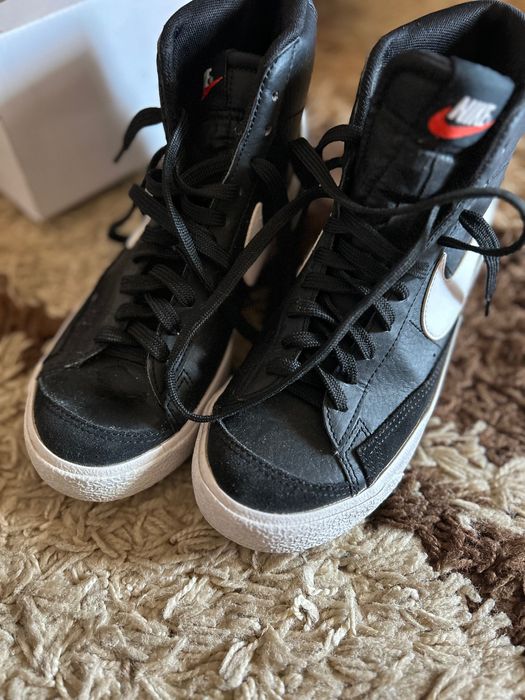 nike blazer, purtati de doua ori, impecabili la aspect