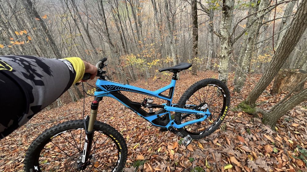Yt Capra CF Pro 27.5/M
