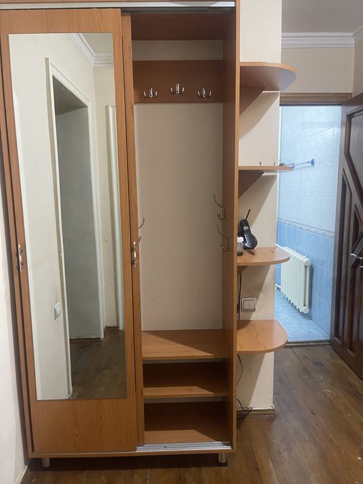 Продам шкаф в прихожую. В хорошем состоянии.