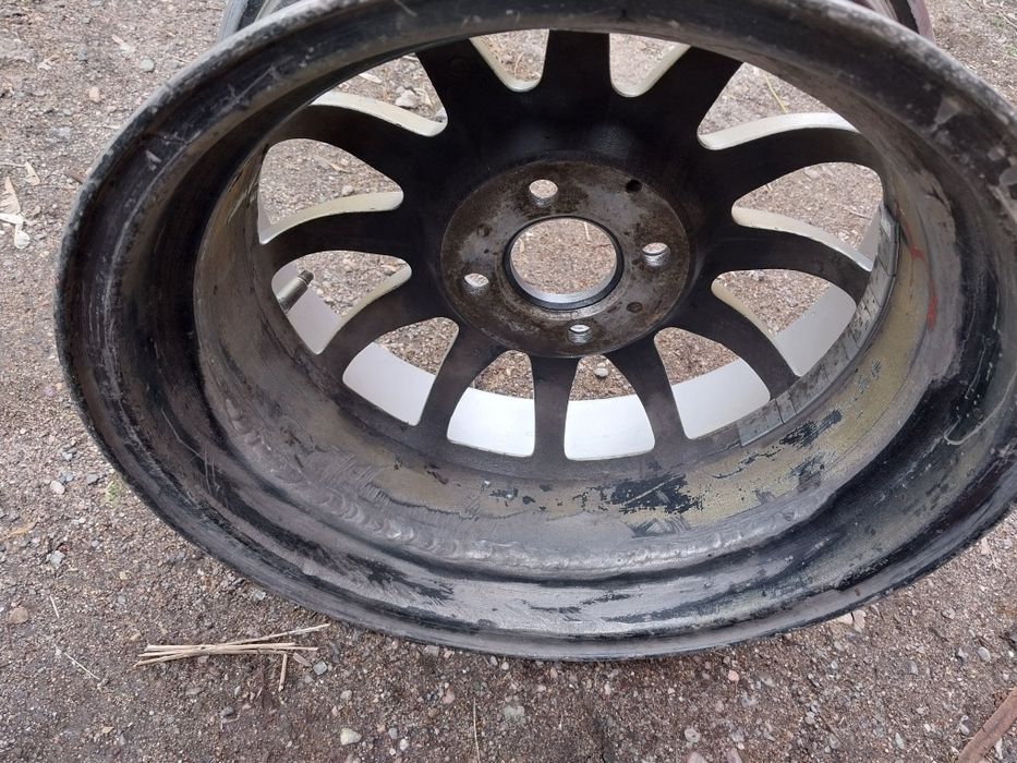 Диски R15 на Гольф 3. Два внутри вареные.