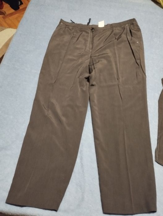 Vând costum din trei piese mărimea 48