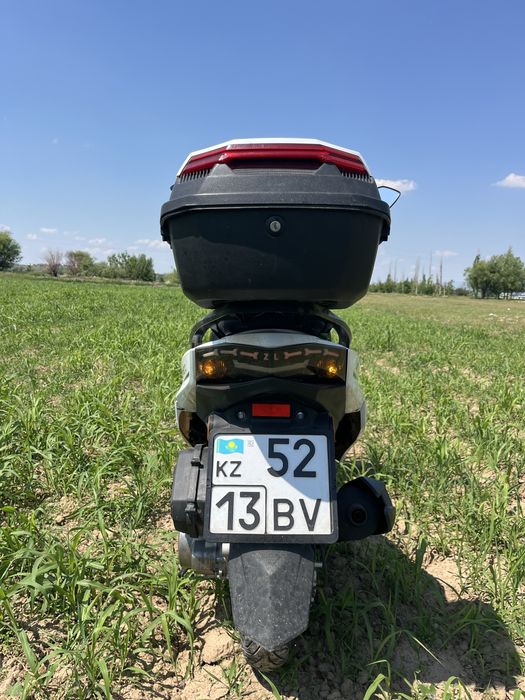 Продам макси скутер с доками