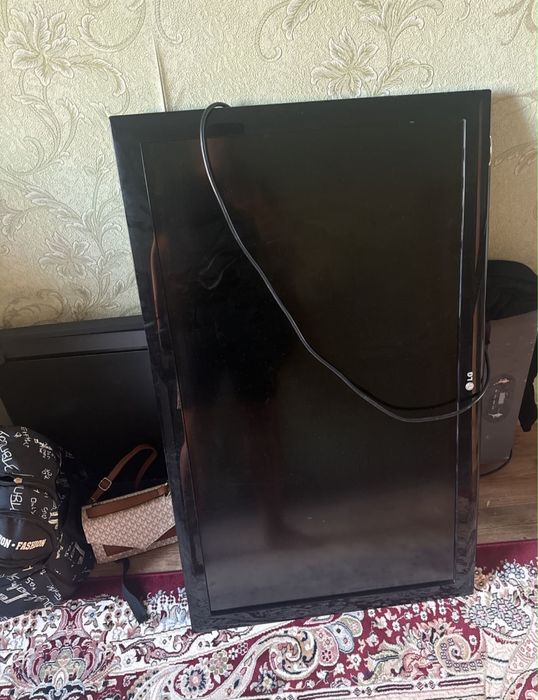Телевизор LG.