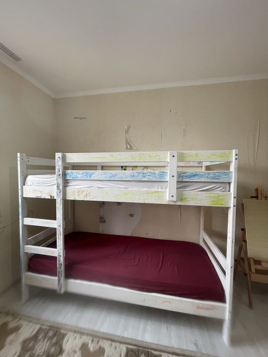 Детский кровать.