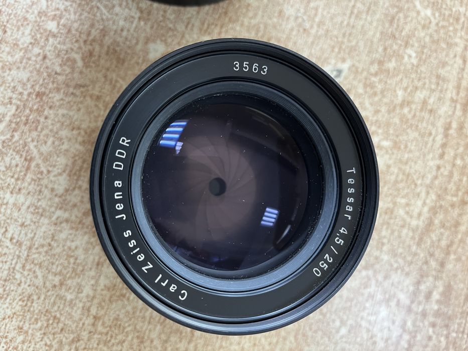 Obiectiv vintage Carl Zeiss Jena DDR 4,5 / 300 pentru cameră foto de lemn