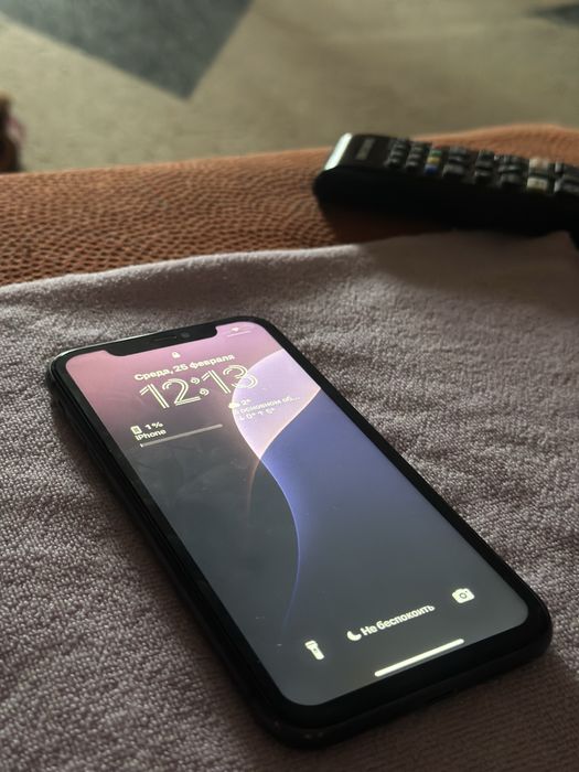 Iphone 11 black.