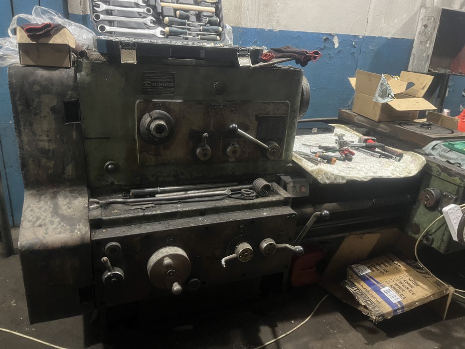 Продам б/у токарный станоки