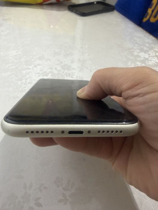 Продам iPhone 11 бу в отличном состоянии
