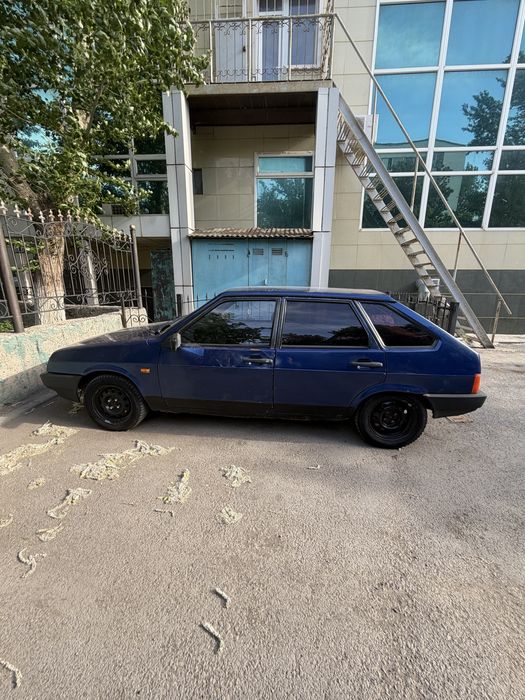 Машина на ходу Vaz Lada 9