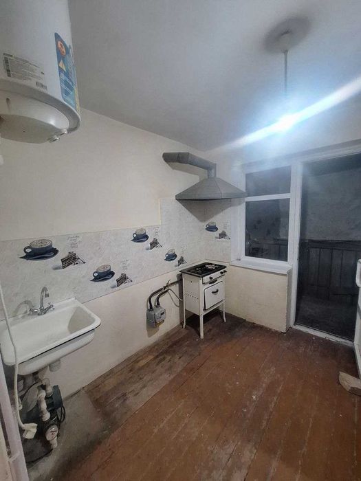 Сдается 1 комнатная квартира на 3 этаже в 4 этажном доме на Нихи