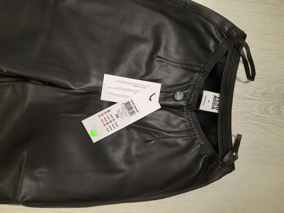 Pantaloni imitație de piele