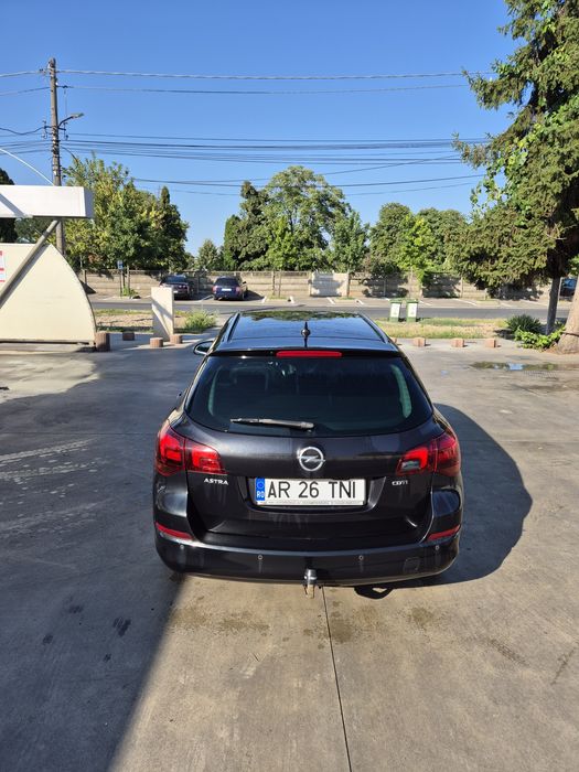 Vând Opel Astra J